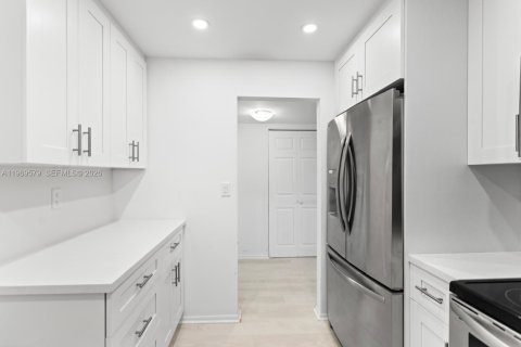 Condominio en venta en Hollywood, Florida, 2 dormitorios, 117.99 m2 № 2030318 - foto 9