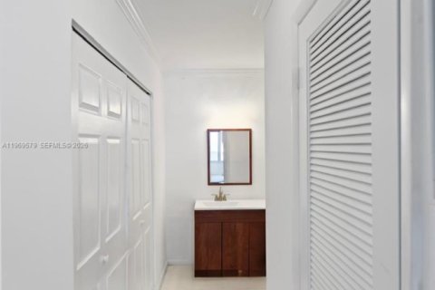 Condominio en venta en Hollywood, Florida, 2 dormitorios, 117.99 m2 № 2030318 - foto 27