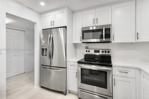 Condominio en venta en Hollywood, Florida, 2 dormitorios, 117.99 m2 № 2030318 - foto 7