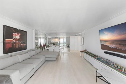 Condominio en venta en Hollywood, Florida, 2 dormitorios, 117.99 m2 № 2030318 - foto 16