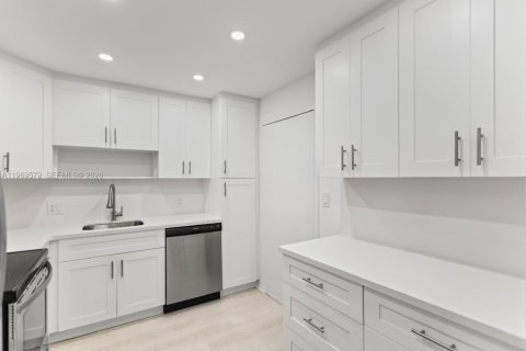 Condominio en venta en Hollywood, Florida, 2 dormitorios, 117.99 m2 № 2030318 - foto 4