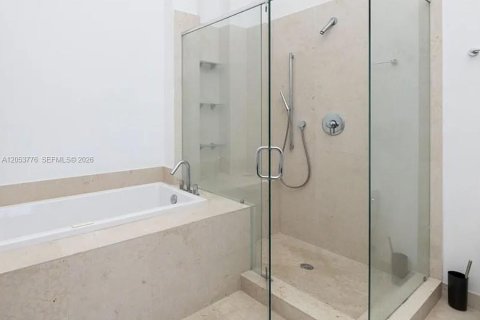 Condo in Miami, Florida, 2 bedrooms  № 2179476 - photo 20
