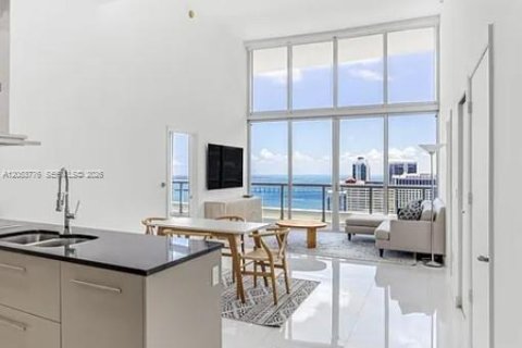Condo in Miami, Florida, 2 bedrooms  № 2179476 - photo 10