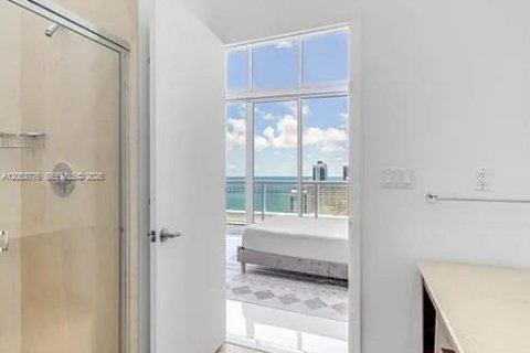 Condo in Miami, Florida, 2 bedrooms  № 2179476 - photo 23