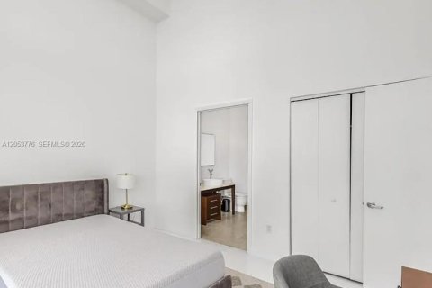 Condo in Miami, Florida, 2 bedrooms  № 2179476 - photo 22