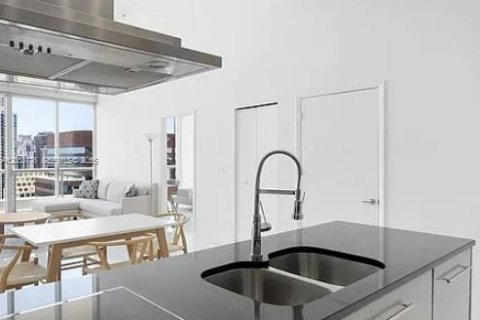 Condo in Miami, Florida, 2 bedrooms  № 2179476 - photo 14