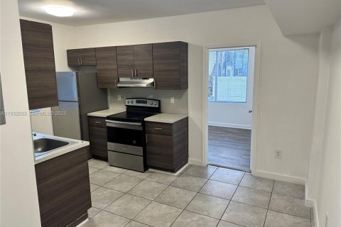 Снять в аренду квартиру в Майами, Флорида 2 спальни, 63.64м2, № 1990564 - фото 2