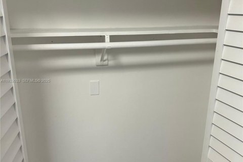 Снять в аренду квартиру в Майами, Флорида 2 спальни, 63.64м2, № 1990564 - фото 8