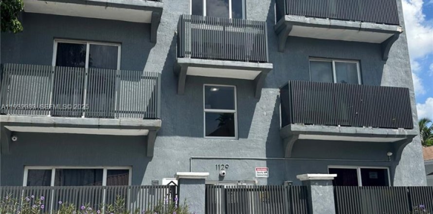 Квартира в Майами, Флорида 2 спальни, 63.64м2 № 1990564