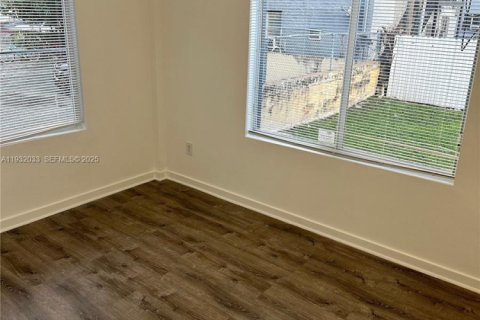 Снять в аренду квартиру в Майами, Флорида 2 спальни, 63.64м2, № 1990564 - фото 9