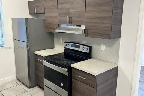 Снять в аренду квартиру в Майами, Флорида 2 спальни, 63.64м2, № 1990564 - фото 3