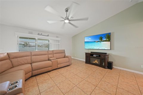 Casa en venta en Cape Coral, Florida, 3 dormitorios, 141.4 m2 № 1907545 - foto 6
