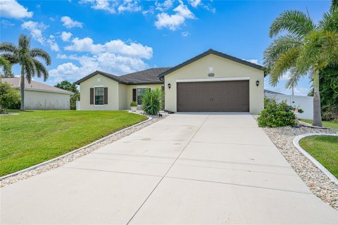 Casa en venta en Cape Coral, Florida, 3 dormitorios, 141.4 m2 № 1907545 - foto 1
