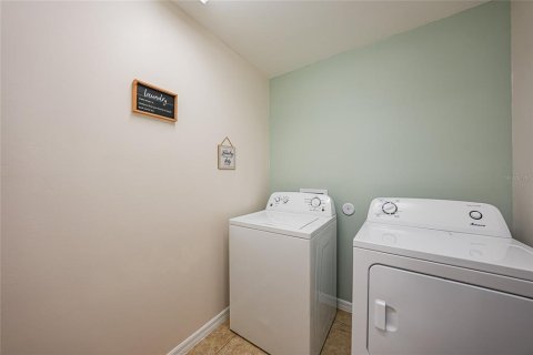 Casa en venta en Cape Coral, Florida, 3 dormitorios, 141.4 m2 № 1907545 - foto 27