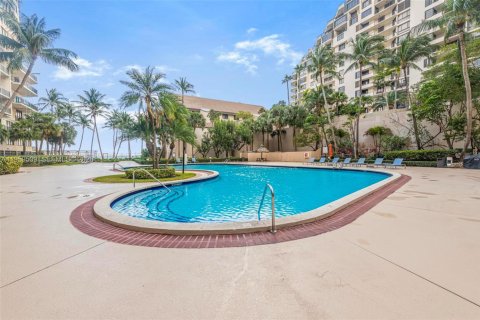 Condo in Miami, Florida, 2 bedrooms  № 2022269 - photo 20