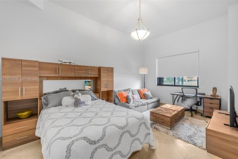 Condo in Miami, Florida, 2 bedrooms  № 2022269 - photo 9