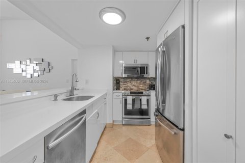 Condo in Miami, Florida, 2 bedrooms  № 2022269 - photo 4