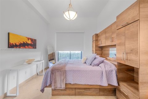 Condo in Miami, Florida, 2 bedrooms  № 2022269 - photo 15