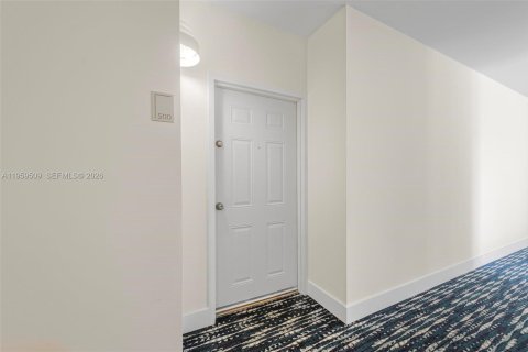 Condo in Miami, Florida, 2 bedrooms  № 2022269 - photo 25
