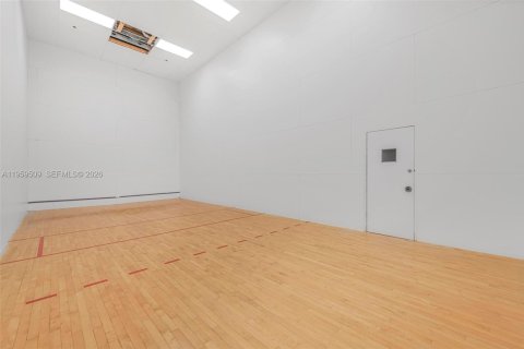 Condo in Miami, Florida, 2 bedrooms  № 2022269 - photo 19