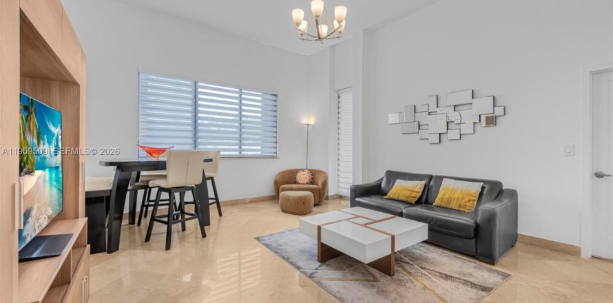 Condo in Miami, Florida, 2 bedrooms  № 2022269