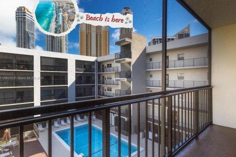 Copropriété à vendre à Sunny Isles Beach, Floride: 2 chambres, 68.75 m2 № 2297358 - photo 18
