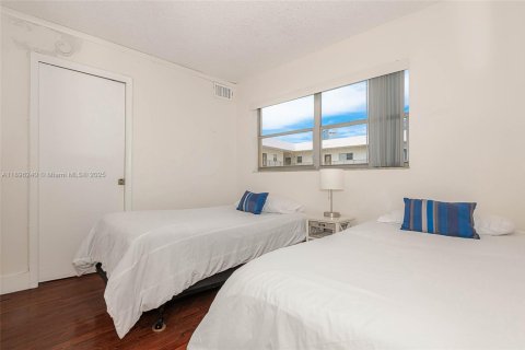 Copropriété à vendre à Sunny Isles Beach, Floride: 2 chambres, 68.75 m2 № 2297358 - photo 15