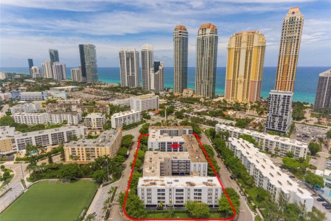 Condo à Sunny Isles Beach, Floride, 2 chambres № 2297358
