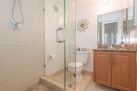 Copropriété à vendre à Sunny Isles Beach, Floride: 2 chambres, 68.75 m2 № 2297358 - photo 14