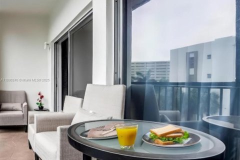 Copropriété à vendre à Sunny Isles Beach, Floride: 2 chambres, 68.75 m2 № 2297358 - photo 17