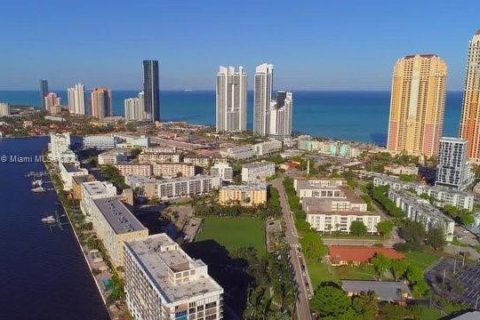 Copropriété à vendre à Sunny Isles Beach, Floride: 2 chambres, 68.75 m2 № 2297358 - photo 19