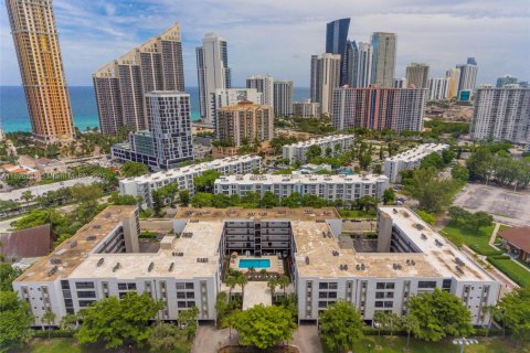 Copropriété à vendre à Sunny Isles Beach, Floride: 2 chambres, 68.75 m2 № 2297358 - photo 27