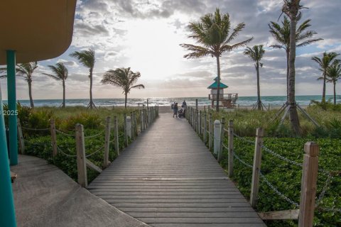 Copropriété à vendre à Sunny Isles Beach, Floride: 2 chambres, 68.75 m2 № 2297358 - photo 23