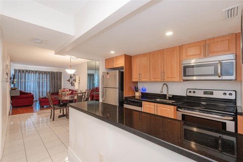 Copropriété à vendre à Sunny Isles Beach, Floride: 2 chambres, 68.75 m2 № 2297358 - photo 4