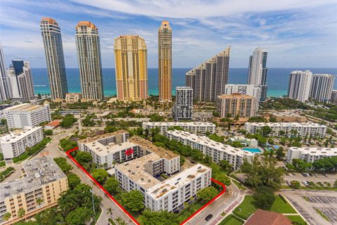 Copropriété à vendre à Sunny Isles Beach, Floride: 2 chambres, 68.75 m2 № 2297358 - photo 29