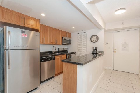 Copropriété à vendre à Sunny Isles Beach, Floride: 2 chambres, 68.75 m2 № 2297358 - photo 5