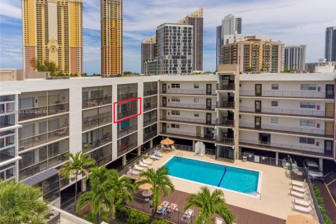 Copropriété à vendre à Sunny Isles Beach, Floride: 2 chambres, 68.75 m2 № 2297358 - photo 26