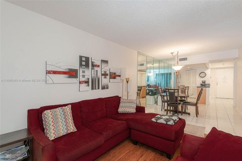 Copropriété à vendre à Sunny Isles Beach, Floride: 2 chambres, 68.75 m2 № 2297358 - photo 10