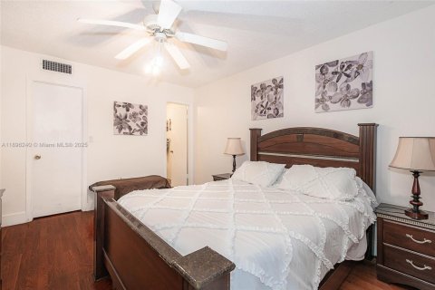 Copropriété à vendre à Sunny Isles Beach, Floride: 2 chambres, 68.75 m2 № 2297358 - photo 11