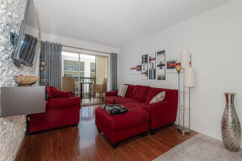 Copropriété à vendre à Sunny Isles Beach, Floride: 2 chambres, 68.75 m2 № 2297358 - photo 9
