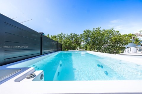 House in Key Largo, Florida 4 bedrooms, 206.52 sq.m. № 1848932 - photo 8