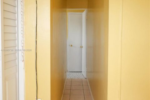 Commercial property in Pembroke Pines, Florida № 2063408 - photo 11