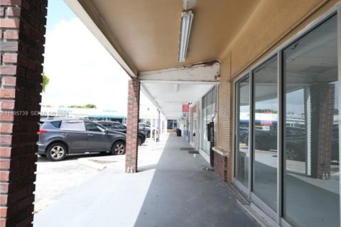 Commercial property in Pembroke Pines, Florida № 2063408 - photo 5