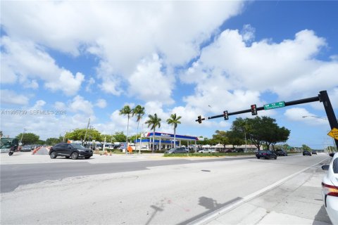 Commercial property in Pembroke Pines, Florida № 2063408 - photo 9