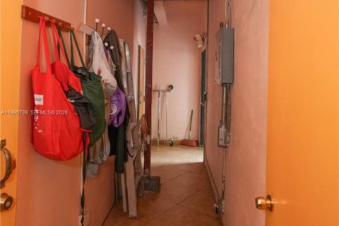 Commercial property in Pembroke Pines, Florida № 2063408 - photo 15