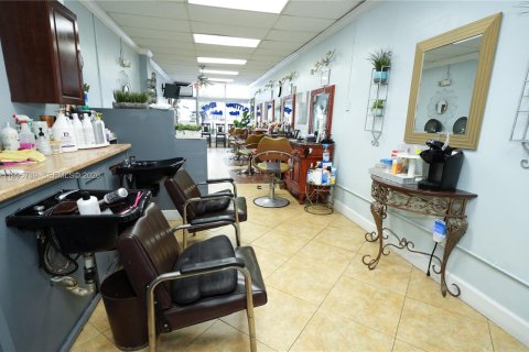 Commercial property in Pembroke Pines, Florida № 2063408 - photo 16