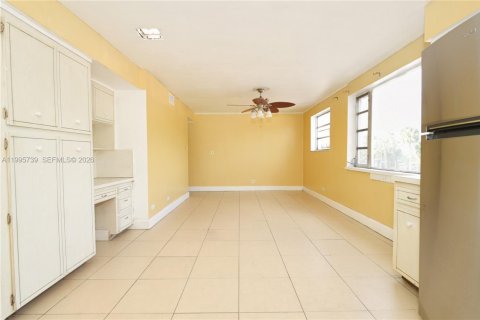 Commercial property in Pembroke Pines, Florida № 2063408 - photo 10