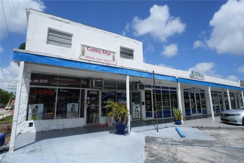 Commercial property in Pembroke Pines, Florida № 2063408