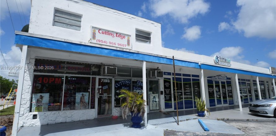 Commercial property in Pembroke Pines, Florida № 2063408