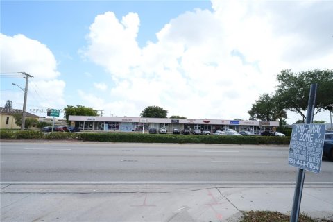 Commercial property in Pembroke Pines, Florida № 2063408 - photo 6